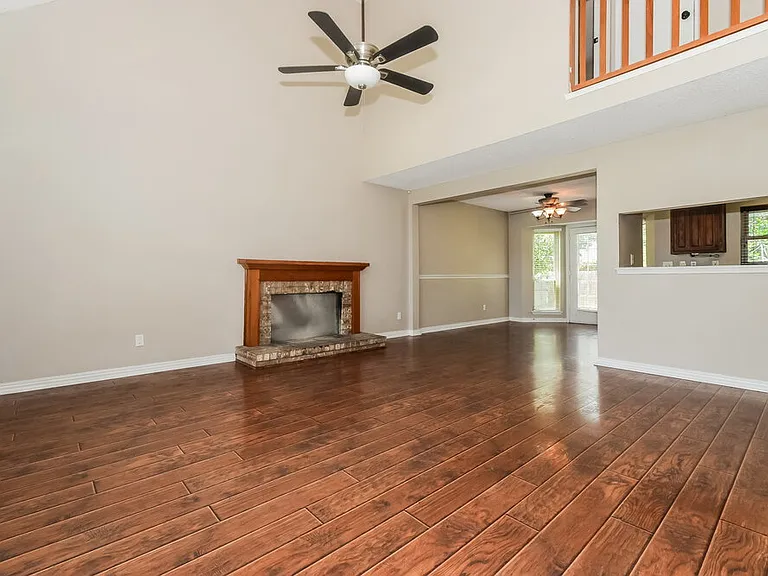 511 Rosewood Ln — Photo 6