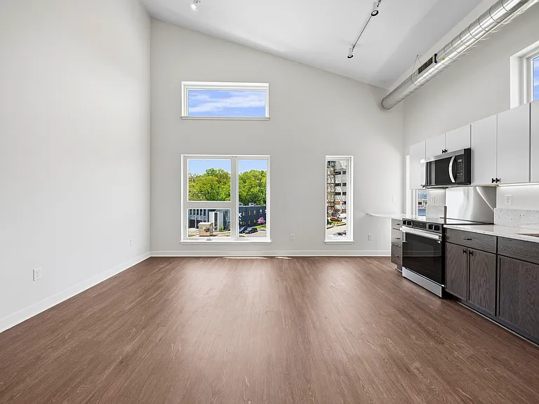 2426 Inglewood Ave — Photo 9
