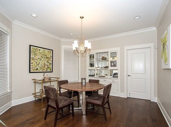 4th image of 2704 N Francisco Ave