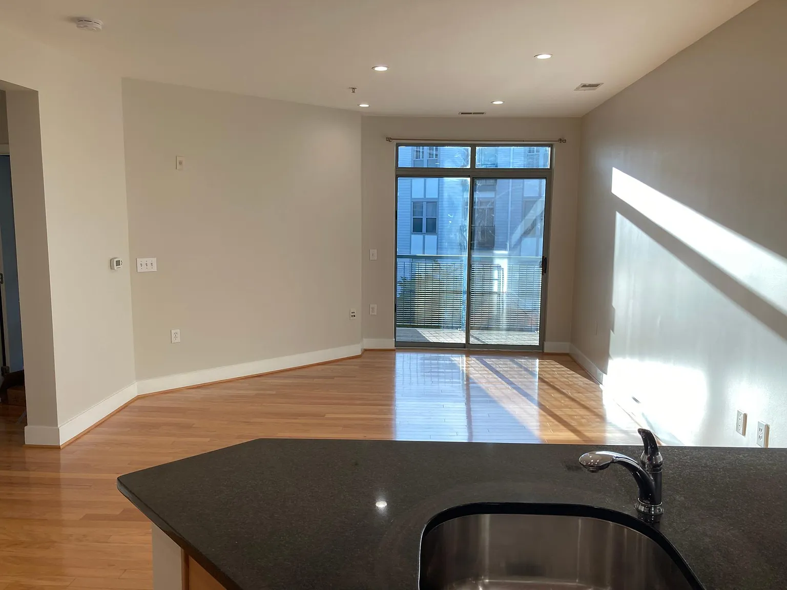 1 bed, 692 sqft, $2,200 — Photo 4