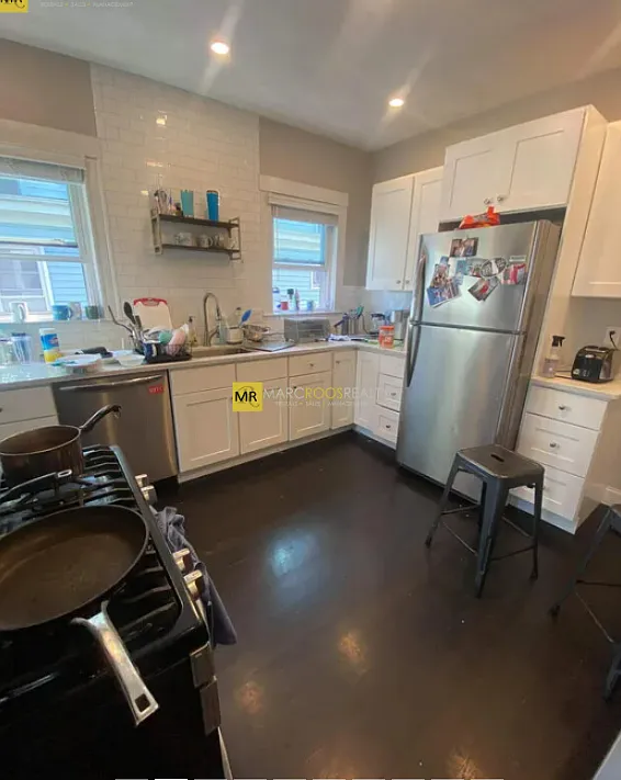 6 bed, 9999 sqft, $9,000 — Photo 3