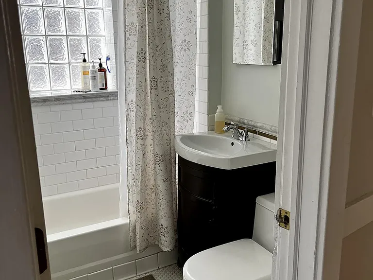 2026 N Wood St #1 — Photo 9
