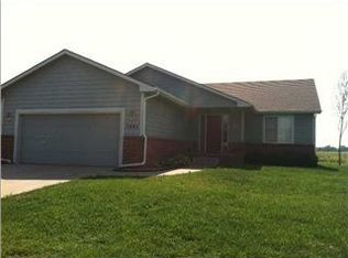 1401 Redbud Ct, Halstead, KS 67056