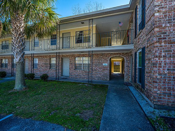 2nd image of 6240 Old Point Rd APT C16