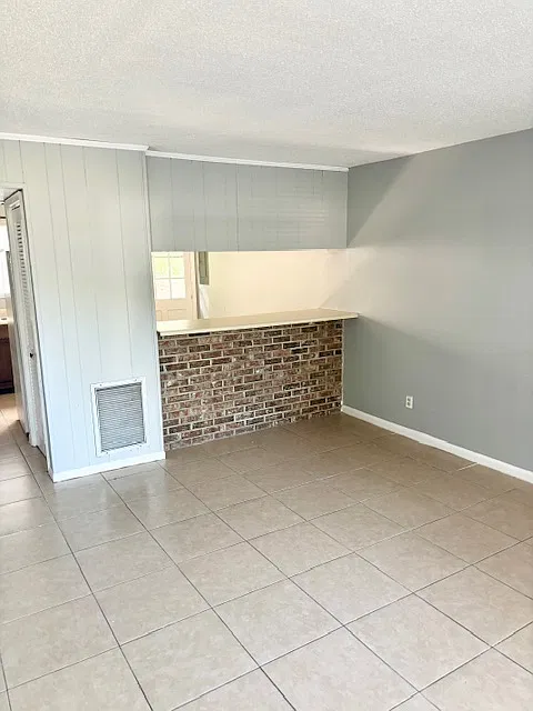 2 bed, 1.5 bath, 1060 sqft, $900 — Photo 3