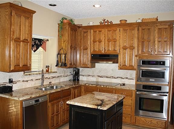 2nd image of 3206 Thornbird Ln