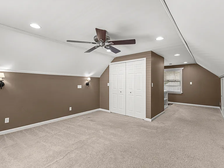 22312 Madison St — Photo 22