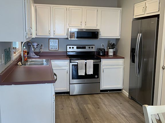 2nd image of 563 W Blackfoot Dr