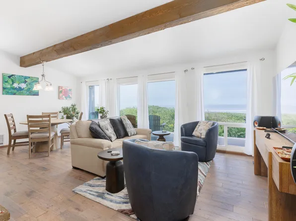 3304 NW Oceania Dr, Waldport, OR 97394