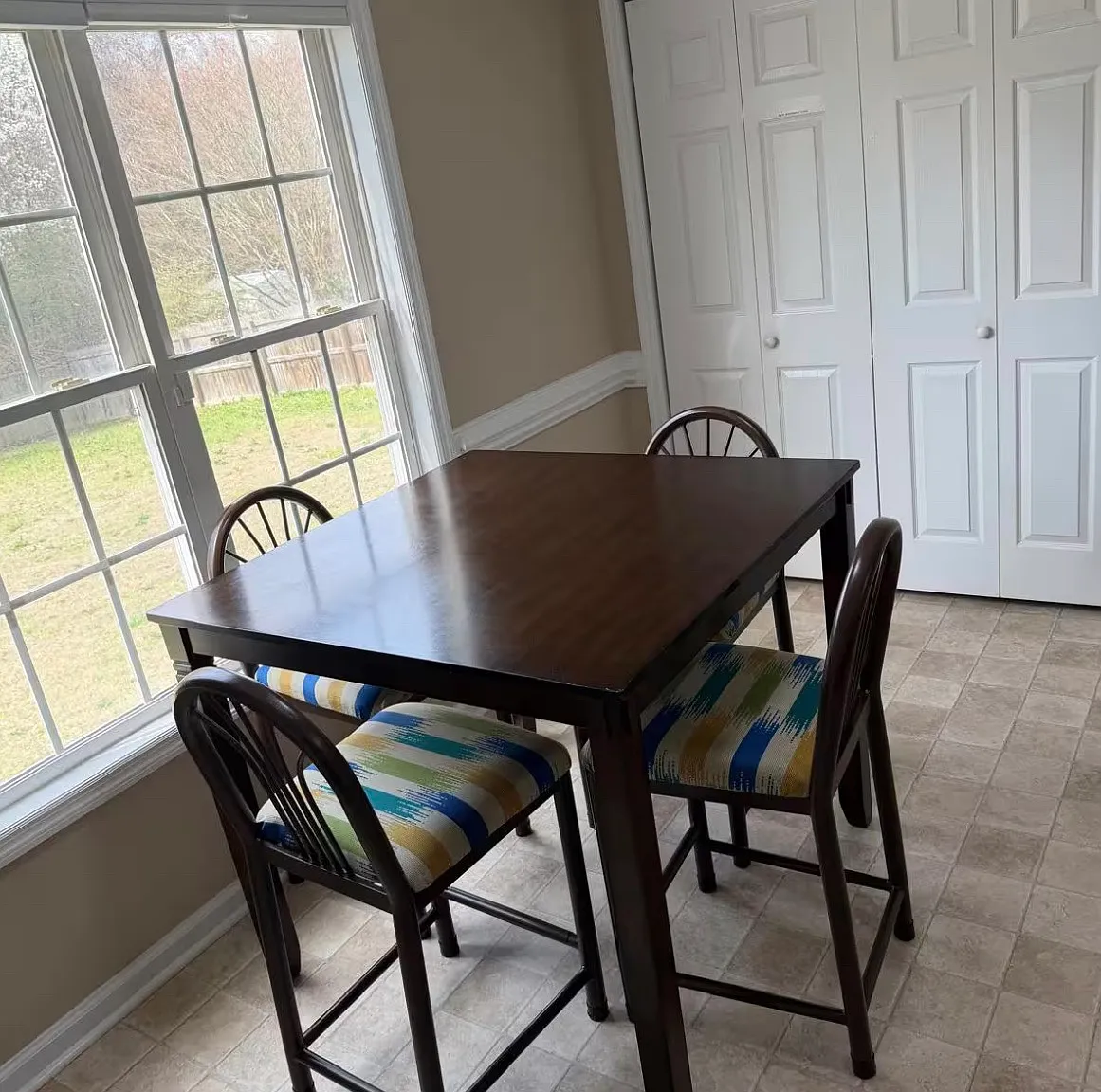 3 bed, 2.5 bath, $900 — Photo 4