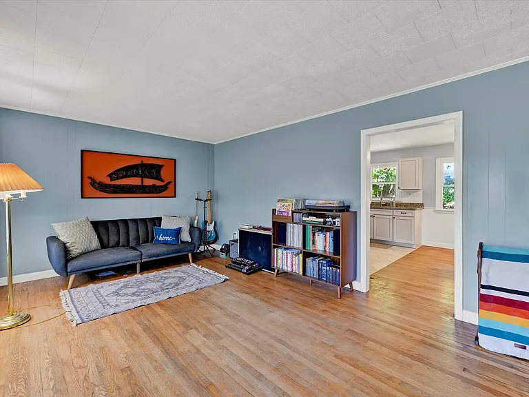 2019 S Fountain Green Rd — Photo 4