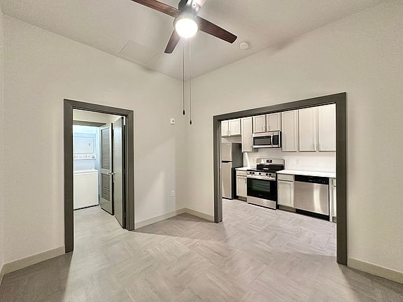 4th image of 230 S Broadway Ave #1B-1BA-447SQFT