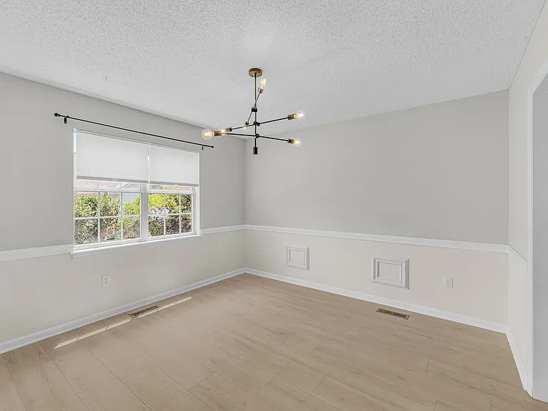 479 Cessna Ave — Photo 10