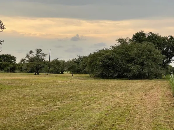 1050 Airport Rd, Rockport, TX 78382