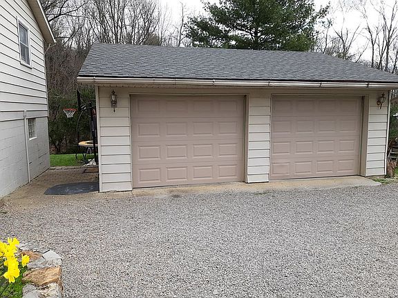 3rd image of 320 Walnut Hills Dr