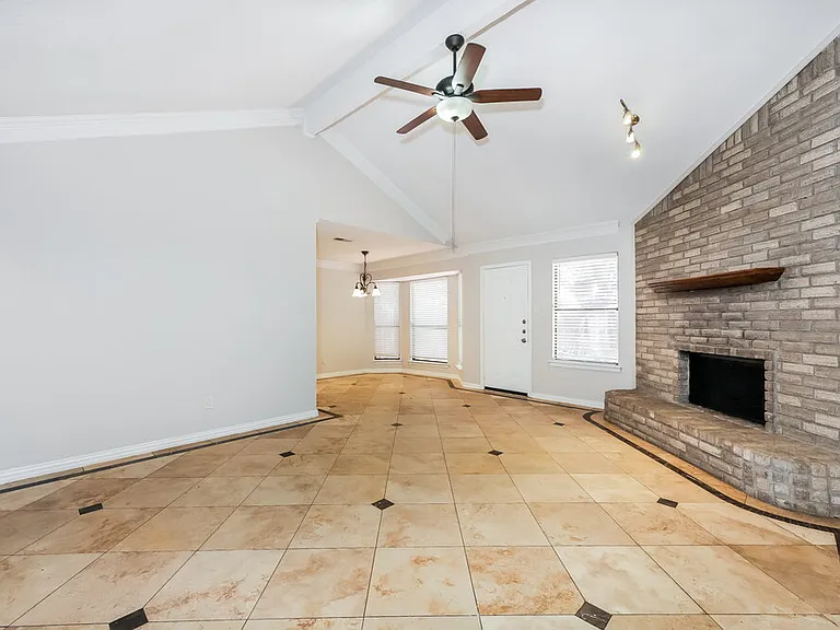 3400 Meadowmoor St — Photo 4