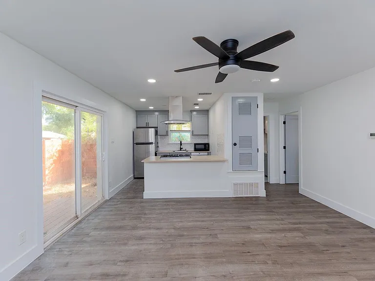 8405 Georgian Dr — Photo 6