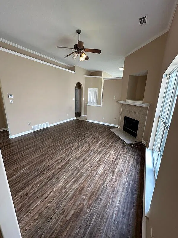 3 bed, 2.0 bath, 1395 sqft, $1,495 — Photo 3