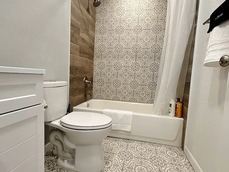 Full Bathroom