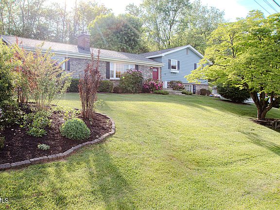 3rd image of 180 Lawndale Dr