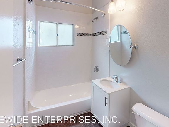 3rd image of 1641 N Alexandria Ave APT 221