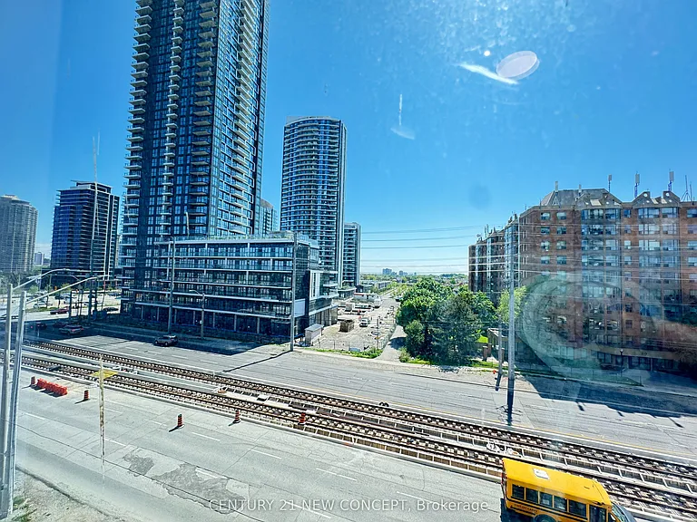 5105 Hurontario St #412 — Photo 26