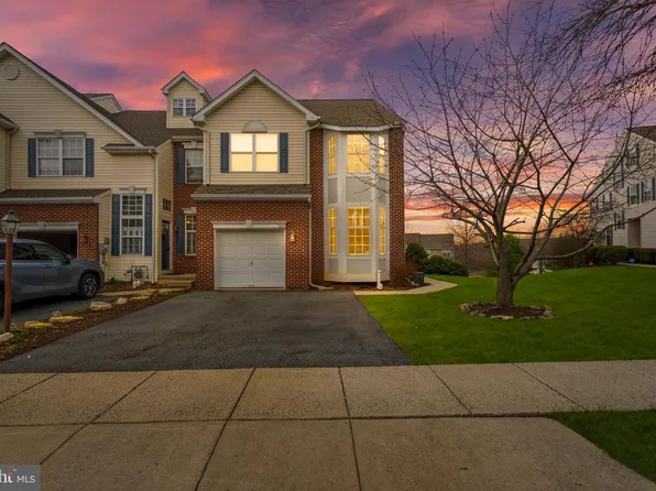5261 Dartmouth Dr, Macungie, PA 18062