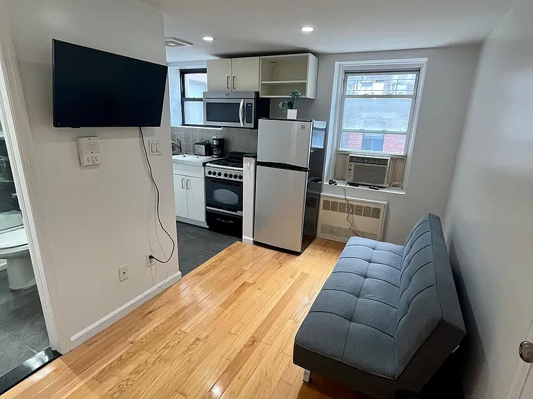 216 E 36th St #8F — Photo 1