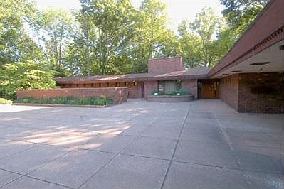1st image of 2704 Highland Ct