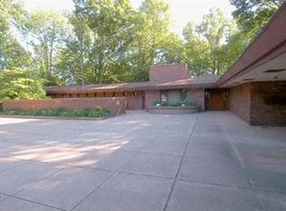 2704 Highland Ct, Saint Joseph, MI 49085