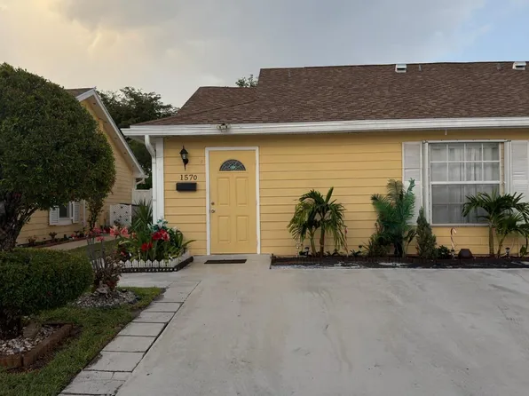1570 Royal Forest Court, West Palm Beach, FL 33406