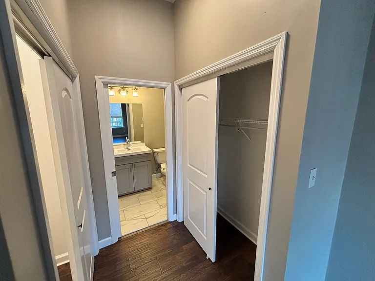 2253 Indiana Ave — Photo 19