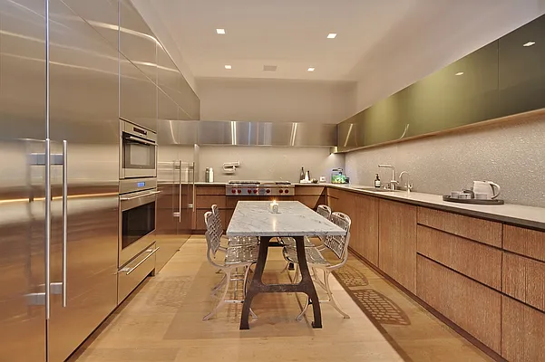 Sold by Corcoran | media 24