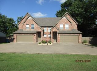 1110 NW D St #1, Bentonville, AR 72712
