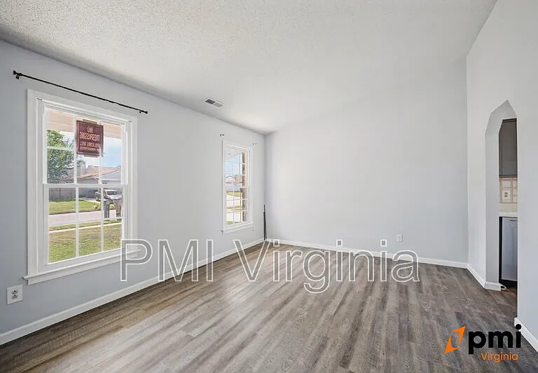 1701 Darrow St — Photo 5