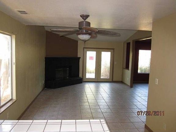 4th image of 563 S Del Puerto Ave