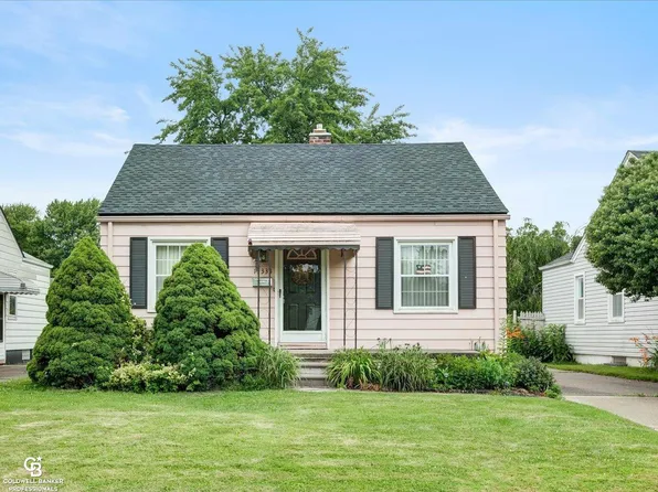 19333 Woodside St, Harper Woods, MI 48225