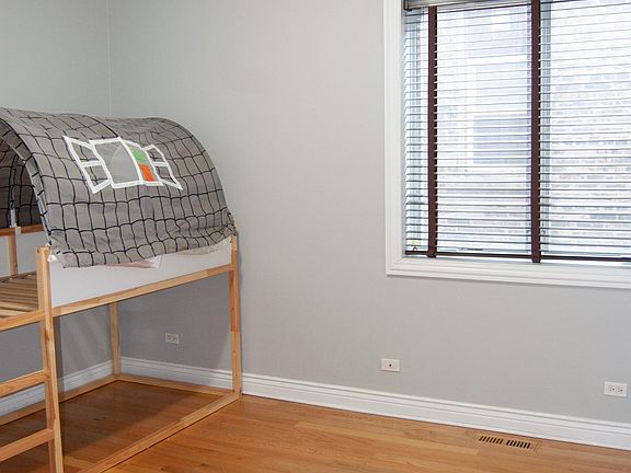3rd image of 3923 N Ashland Ave APT 2