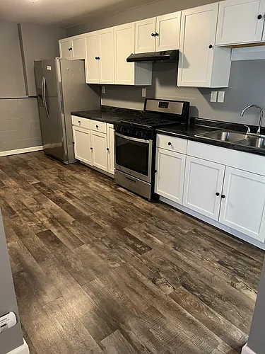 301 W Maple St Photo 1