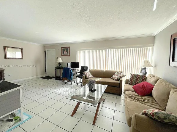 15685 SW 84th Ter APT 801, Miami, FL 33193