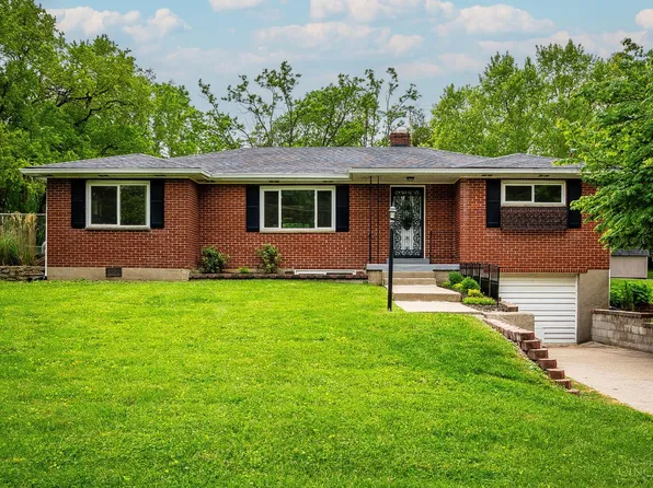 8207 Sunburst Dr, West Chester, OH 45241