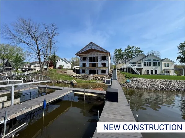 1296 NE River Rd, Lake Milton, OH 44429