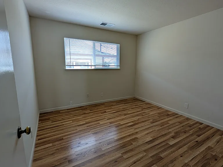 Room B (right side)