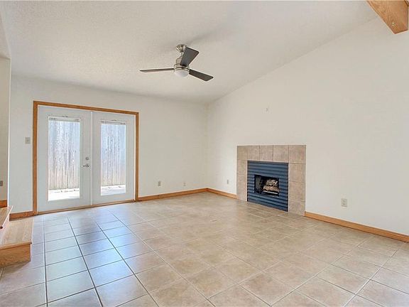 5th image of 512 Eberhart Ln APT 701