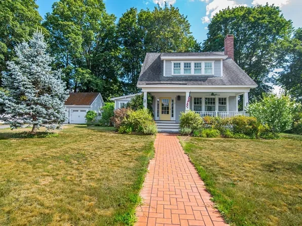 2 Hitching Post Ln, Amesbury, MA 01913