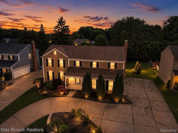 2nd image of 5484 Kingsfield Dr