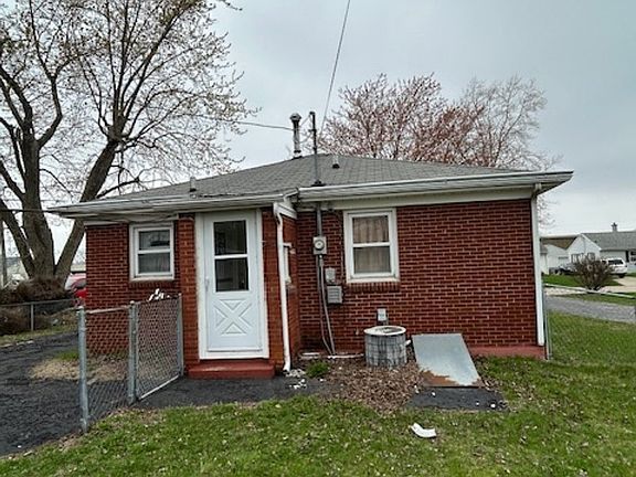 2nd image of 421 4th St E