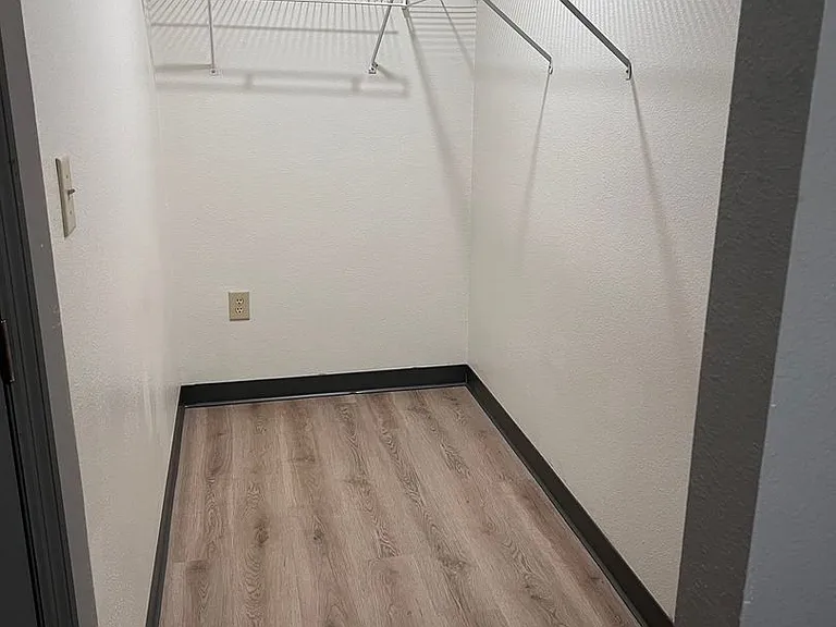 Pointe West Apartments — Photo 54