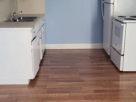 2nd image of 510 Sunset Ln #D