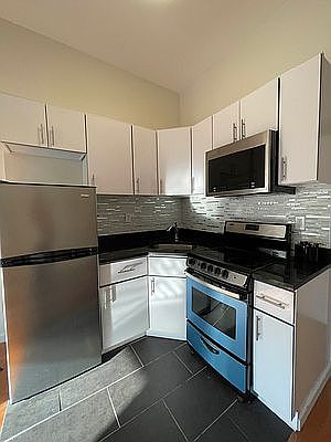 4th image of 40 Ludlow St APT 16